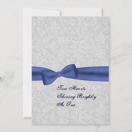 Silver Damask en Royal Blue Bow Wedding Kaart (Achterkant)