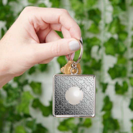 Silver Damask met een faux mabe parel Sleutelhanger (Hand)