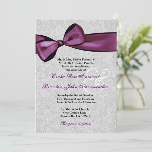 Silver Damask met Plum Paars Printed Bow Wedding Kaart (Staand voorkant)