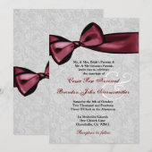 Silver Damask met Wine Red Gedrukt Bow Wedding Kaart (Voorkant / Achterkant)