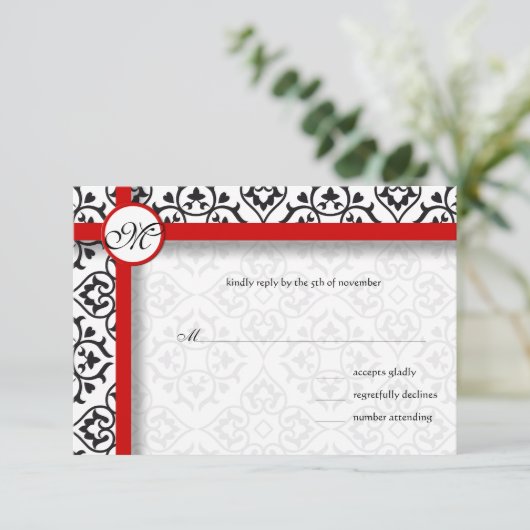 Silver Damask Side Borders Red Trim Weddenschap RSVP Kaartje (Staand voorkant)