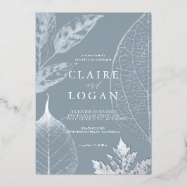 Silver Delicate Leaves Dusty Blue Wedding Folie Uitnodiging