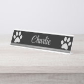 Silver Dog Paw op zwarte achtergrond Bureau Naambordje (Voorkant)