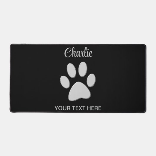 Silver Dog Paw op zwarte achtergrond Bureaumat (Voorkant)