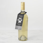Silver Dog Paw op zwarte achtergrond Flessenhanger (Schuin)