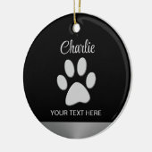 Silver Dog Paw op zwarte achtergrond Keramisch Ornament (Links)