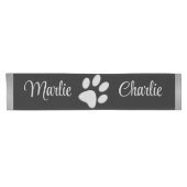 Silver Dog Paw op zwarte achtergrond Korte Tafelloper (Horizontaal)