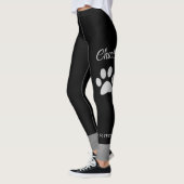 Silver Dog Paw op zwarte achtergrond Leggings (Links)