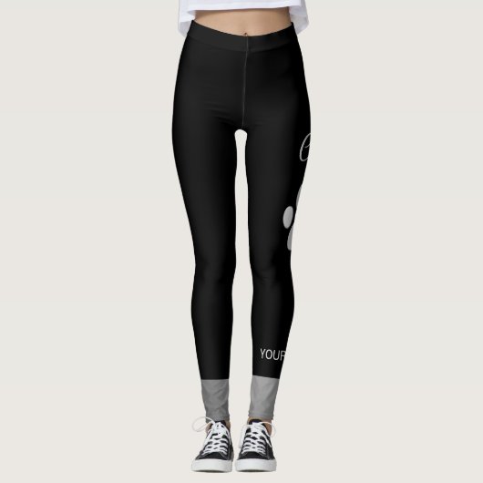 Silver Dog Paw op zwarte achtergrond Leggings (Voorkant)