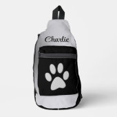 Silver Dog Paw op zwarte achtergrond Sling Bag (Voorkant)