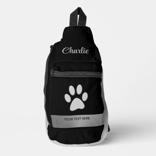 Silver Dog Paw op zwarte achtergrond Sling Bag (Voorkant)