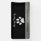 Silver Dog Paw op zwarte achtergrond Spandoek (Verticaal)