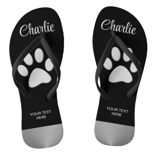 Silver Dog Paw op zwarte achtergrond Teenslippers (Voetbed)