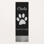 Silver Dog Paw op zwarte achtergrond Yogamat (Voorkant)