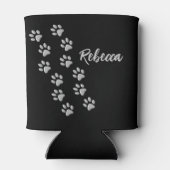 Silver Dog Paws zwarte achtergrond Afdrukpatroon Blikjeskoeler (Achterkant)