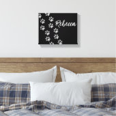 Silver Dog Paws zwarte achtergrond Afdrukpatroon Canvas Afdruk (Insitu (Slaapkamer))