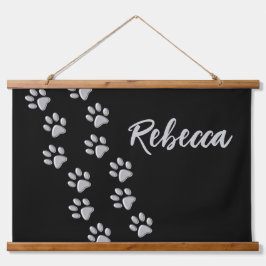 Silver Dog Paws zwarte achtergrond Afdrukpatroon Hangend Wandkleed