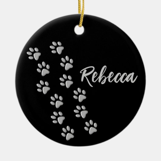 Silver Dog Paws zwarte achtergrond Afdrukpatroon Keramisch Ornament (Voorkant)