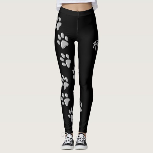 Silver Dog Paws zwarte achtergrond Afdrukpatroon Leggings (Voorkant)