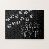 Silver Dog Paws zwarte achtergrond Afdrukpatroon Legpuzzel (Horizontaal)