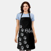 Silver Dog Paws zwarte achtergrond Afdrukpatroon Schort (Gedragen)