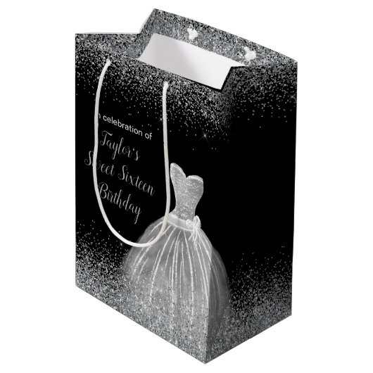 Silver Dress Faux Glitter Sweet 16 Birthday Medium Cadeauzakje (Achterkant Gekanteld)