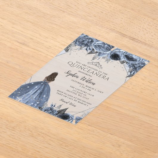 Silver Dusty Blue Floral Princess Quinceañera Acryl Uitnodigingen (Laagn)