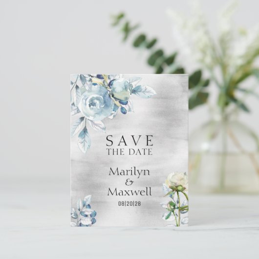 Silver Dusty Blue Peony Wedding Save the Date Aankondiging (Staand voorkant)