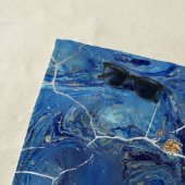 Silver Egyptian Eye of Horus over blauwe marmer Strandlaken (In situ)