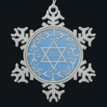 Silver Elegance Blue STAR van DAVID Hanukkah Tin Sneeuwvlok Ornament<br><div class="desc">Schuif het ontwerp in zilver op een blauwe verloopachtergrond.  Een ster van David versiert het centrum,  met het Joodse jaar binnenin.  Pas het jaar aan of verwijder het.</div>