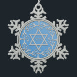 Silver Elegance Blue STAR van DAVID Hanukkah Tin Sneeuwvlok Ornament<br><div class="desc">Schuif het ontwerp in zilver op een blauwe verloopachtergrond.  Een ster van David versiert het centrum,  met het Joodse jaar binnenin.  Pas het jaar aan of verwijder het.</div>