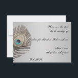 Silver Elegance Peacock Sla de datum op Save The Date<br><div class="desc">Dit mooie en elegante ontwerp, genaamd Silver Elegance Wedding, heeft een prachtige metallic zilveren achtergrond. Aan de linkerkant is een prachtige zilvergrijze pauwenstaartveren pluim. Dit zou perfect zijn voor uw bruiloft of evenement! Deze set heeft uitnodigingen, bewaar de datumkaarten, antwoordkaarten, bedankkaarten, tafelnummer tentkaarten, envelopzegels, wijnlabels, multomappen, retouradres-labels en nog veel...</div>