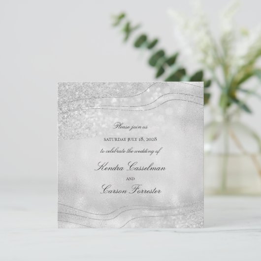 Silver Elegance Sparking Modern Square Wedding Kaart (Staand voorkant)