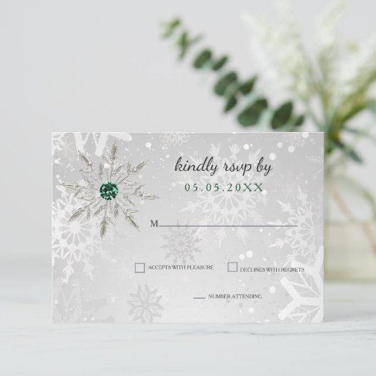 Silver Emerald Green snewflakes winterbruiloft RSVP Kaartje (Staand voorkant)