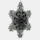 Silver en Black Year of Monogram Tin Sneeuwvlok Ornament (Links)