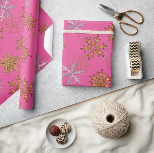 Silver en Gold Snowflakes op roze kerst Cadeaupapier (Crafts)