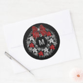 Silver en Red Holiday Wreater met monogram Ronde Sticker (Envelop)