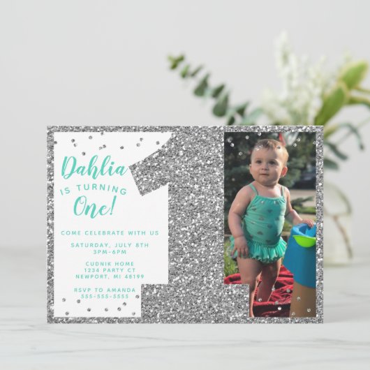 Silver First Birthday Invitation, Faux Glitter Kaart (Staand voorkant)