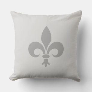 Silver Fleur de Lis op Light Grey Kussen