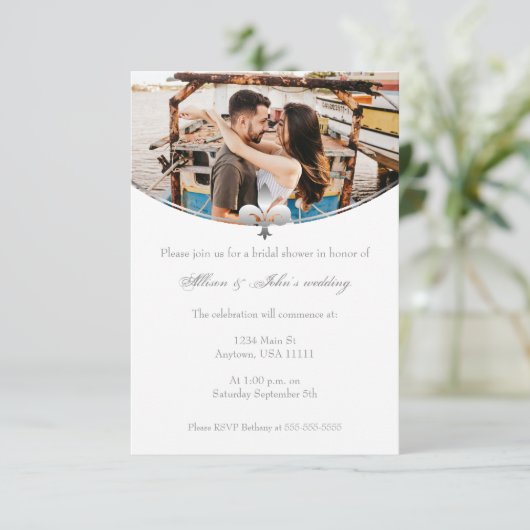 Silver Fleur de Lis Photo Vrijgezellenfeest Invite Kaart (Staand voorkant)