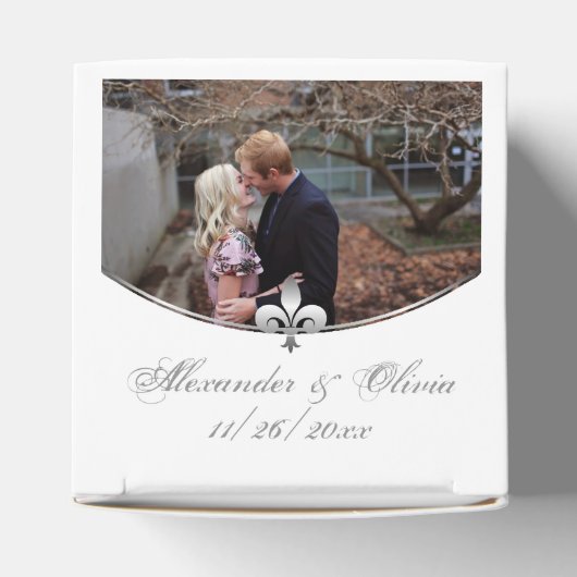 Silver Fleur de Lis Photo Wedding Favor Box Bedankdoosjes (Bovenkant)