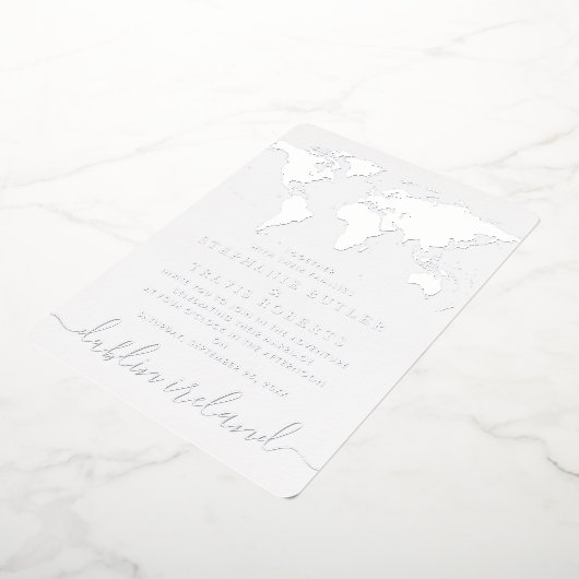 Silver Foil Blue Wereldkaart Destination Wedding Folie Uitnodiging (Gedraaid)