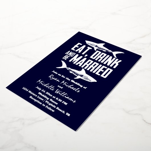 Silver Foil Shark Eat Drink en zijn huwelijkshuwel Folie Uitnodiging (Gedraaid)