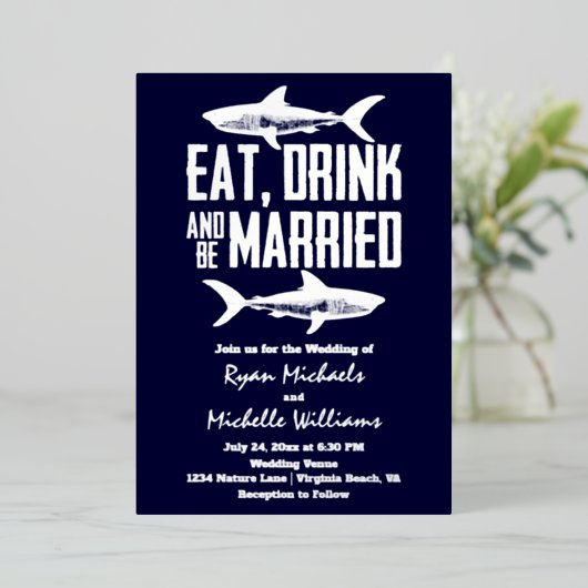 Silver Foil Shark Eat Drink en zijn huwelijkshuwel Folie Uitnodiging (Staand Voorkant)