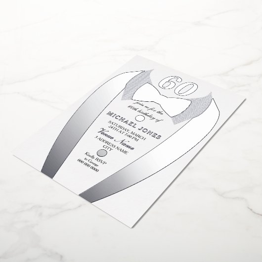Silver Foil Tuxedo Suit Mannen 60th Birthday Party Folie Uitnodiging (Gedraaid)