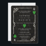 Silver Forest Green Casino Vegas Pokerverbinding Kaart<br><div class="desc">Uniek Casino Royale, art deco thema kaartontwerp. Het bevat vintage art deco stijl, een Roaring Twenties oude Hollywood gebroken frame met namaak zilverfolie Fleur-de-lis, bosgroene harten, Q en K in twee hoeken (die speelkaarten simuleren), op een Art Deco patroon achtergrond. Speciale formuleringen worden gebruikt zoals in een pokerspel. Aan de...</div>