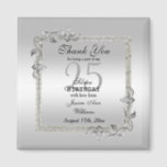 Silver Gem & Glitter 25th Birthday Party Magneet<br><div class="desc">Glamoureus en elegant posh 25th Silver Birthday Celebration party bevoordeelt magneet met stijlvolle zilveren stenen sieraden in de hoek en bijbehorend gekleurd glitter border lijst. Een romantisch ontwerp voor je viering. Alle tekst-, lettertype- en lettertypekleur kan volledig worden aangepast om aan uw vereisten te voldoen. Als je wilt helpen je...</div>