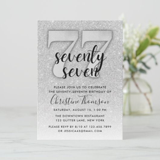 Silver Glitter 77th Birthday Invitation Kaart (Staand voorkant)