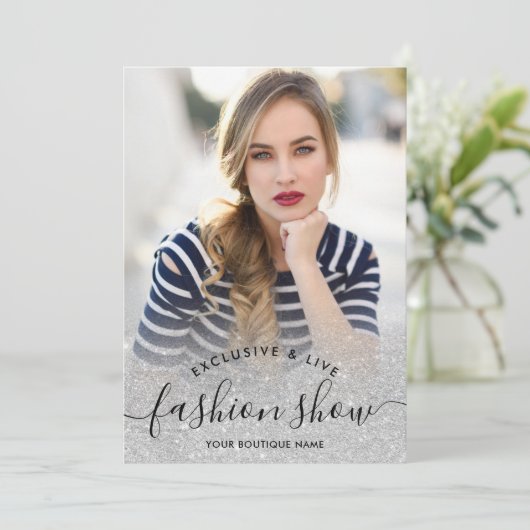 Silver glitter blush script foto's mode show kaart (Staand voorkant)