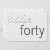 Silver Glitter Chevron Stripe 40th Birthday Invite Kaart (Achterkant)